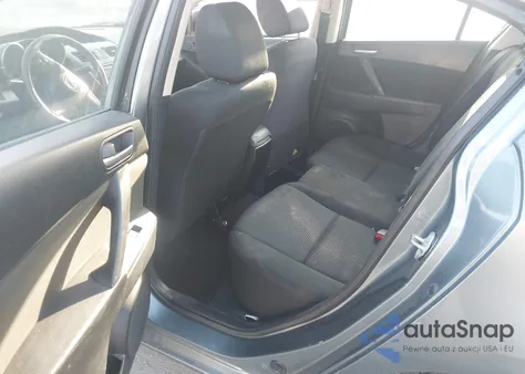 2013 Mazda Mazda3 I Sv z USA, uszkodzony, nr VIN JM1BL1TG8D1754164